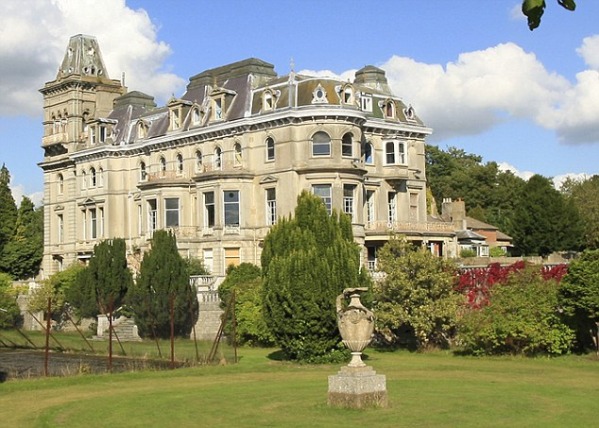 Henley Mansion In Berkshire, England