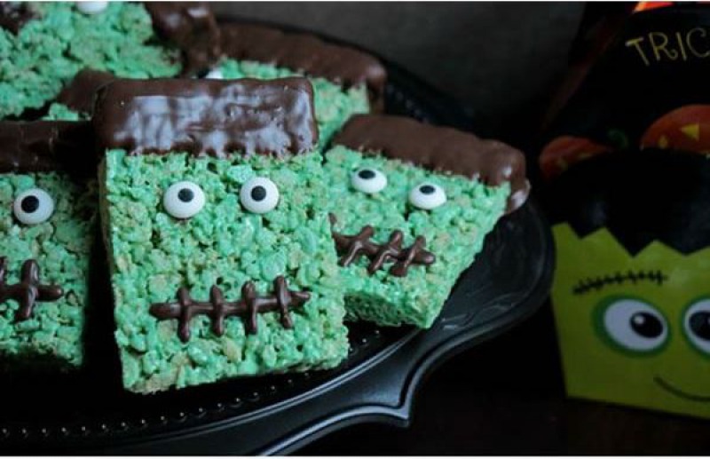 Frankenstein Rice Krispies Treats-15 Funniest Halloween Recipe Fails