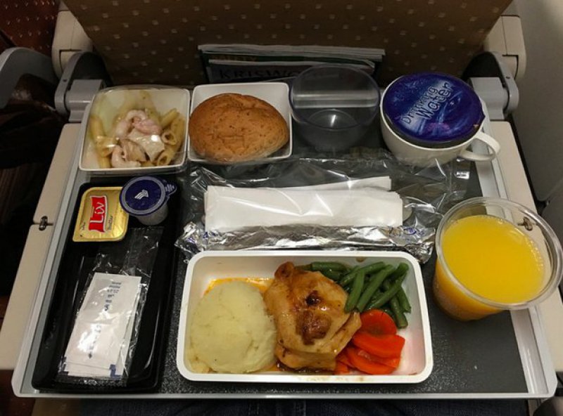 Singapore Airlines-15 Airlines And The Food Served In The Economy Vs. Business Class