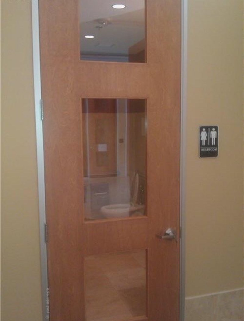 The Genius Who Installed This Bathroom Door-15 People Who Need To Be More Self Aware