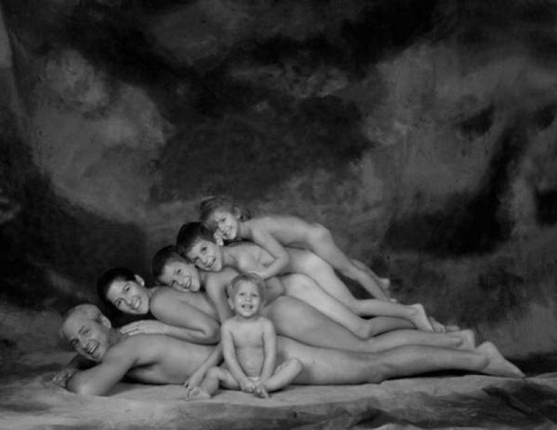 This Insane Family Photo-15 Families Who Are Closer Than They Should Be