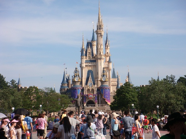 Disney Land-15 Random And Amazing Facts About Disney 