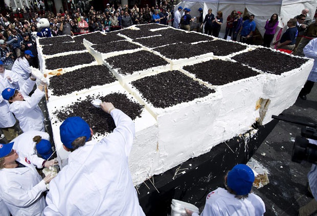 The Biggest Ice Cream Cake-Biggest Foods In The World