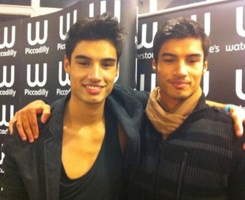 The Kaneswaran twins-15 Celebrity Twins You Probably Don't Know
