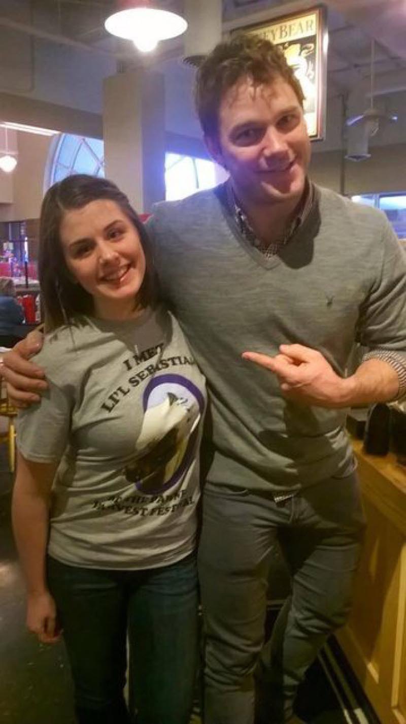 Meeting Chris Pratt-15 People Who Had The Perfect Shirt For The Moment