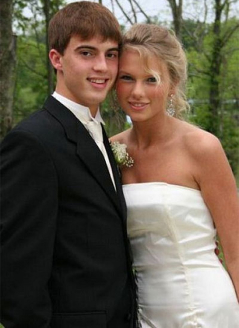 Taylor Swift In Her High School Prom Date-15 Rare Unseen Celebrity Prom Photos