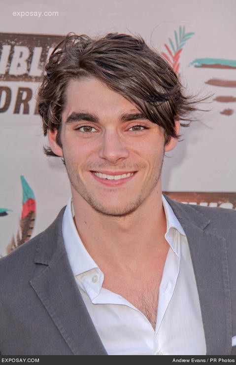 RJ Mitte-Celebs Who Are Living With A Disease