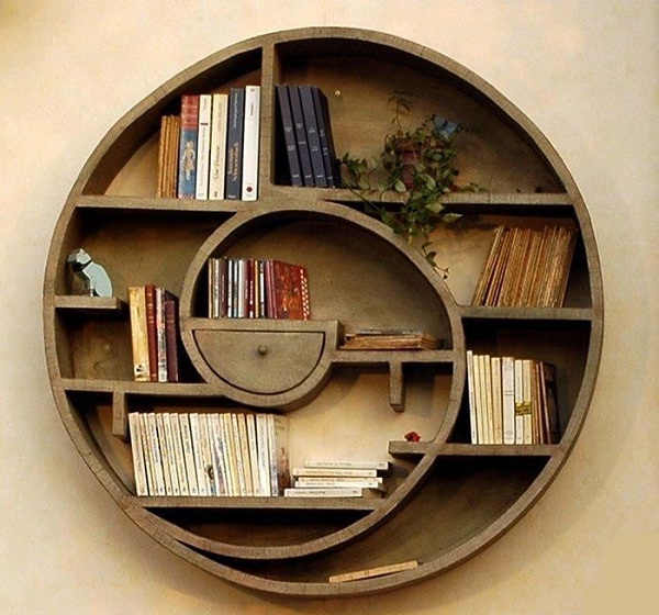 Wood circle-Creative Bookshelf Ideas