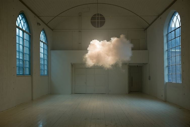 A Cloud in a Room-15 Images That Look Fake, But Are Actually True