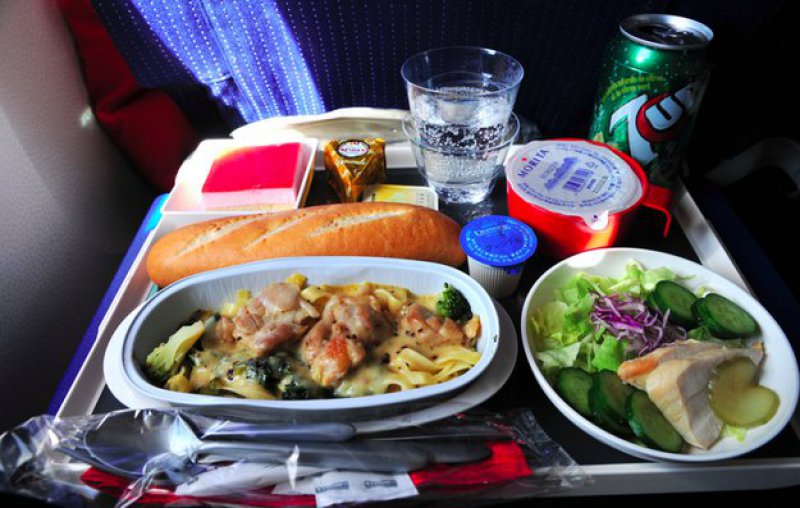 Air France-15 Airlines And The Food Served In The Economy Vs. Business Class