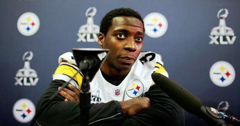 Rashard Mendenhall Posted a Different Opinion on Osama Bin Laden-15 People Who Got Fired Because Of Social Media