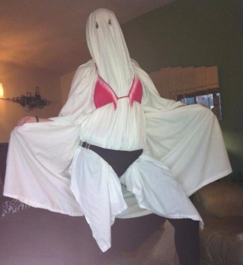 Ghost Halloween Costume-Simple Halloween Costumes You Can Make Within A Day