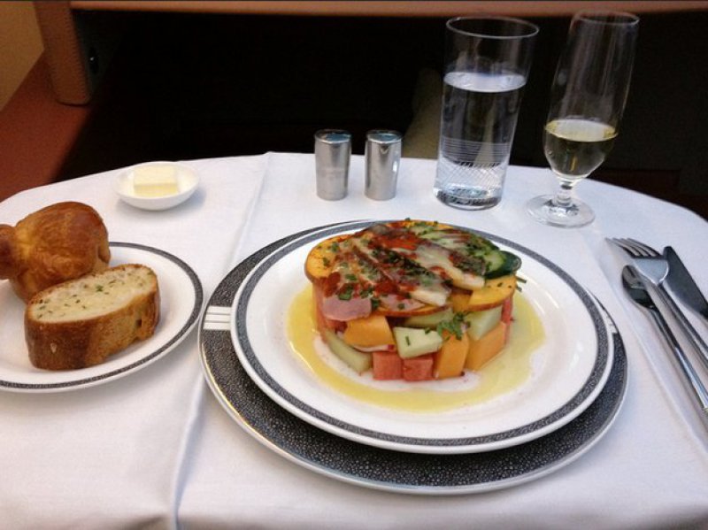 Singapore Airlines-15 Airlines And The Food Served In The Economy Vs. Business Class