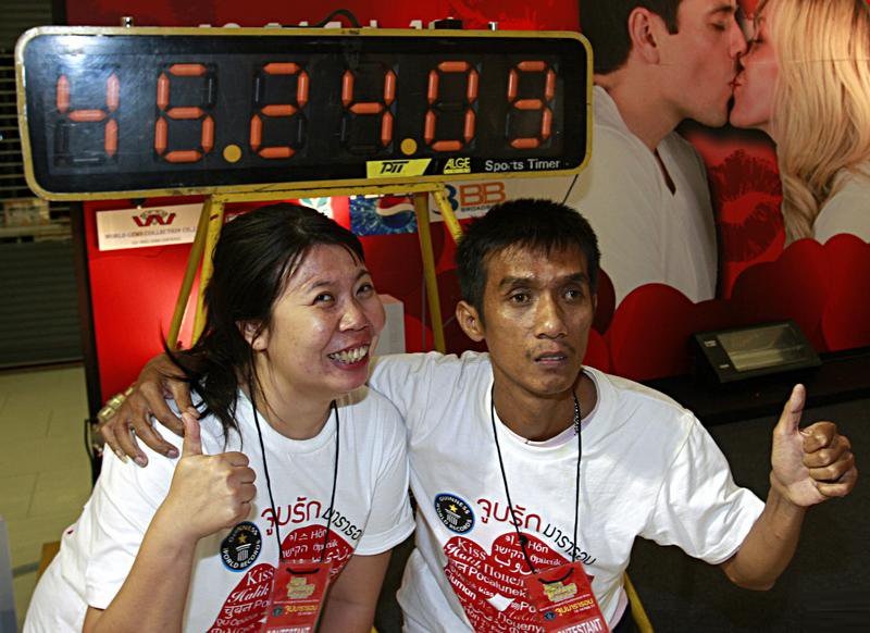 World's Longest Kiss-15 Unusual And Sexy World Records 