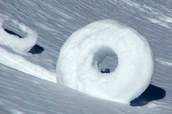Snow Donut-Ridiculously Cool Natural Phenomena