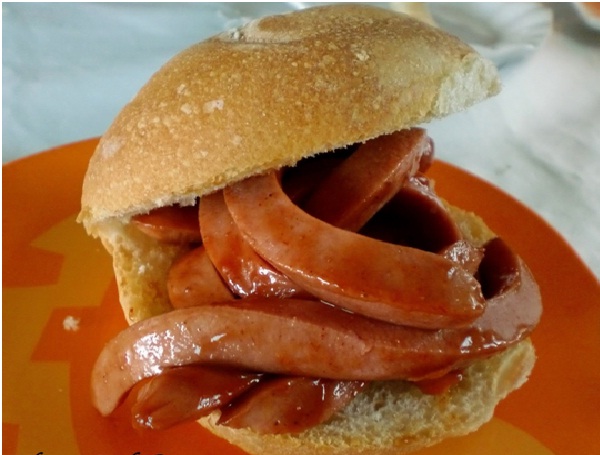 Slimy Worm Sandwich-15 Scary Halloween Dishes That Will Scare The Life Out Of Your Guests