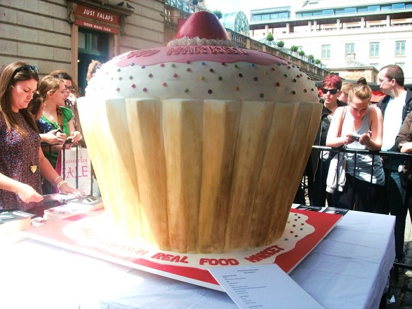The Biggest Cupcake-Biggest Foods In The World