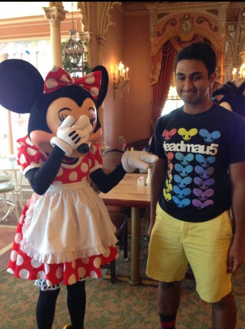 Minnie Meets Deadmau5-15 People Who Had The Perfect Shirt For The Moment