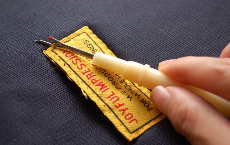 Easiest Way to Remove Labels on Clothing-Simple Solutions To Your 15 Slightly Annoying Everyday Problems