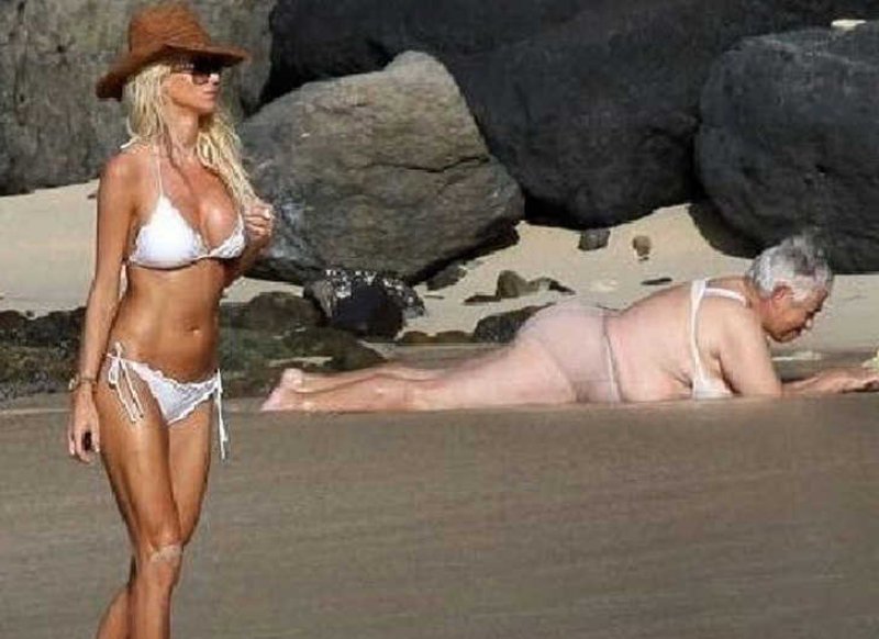 Great Picture... Oh, Wait a Minute!-15 Most Embarrassing Photos Ever Taken At Beach