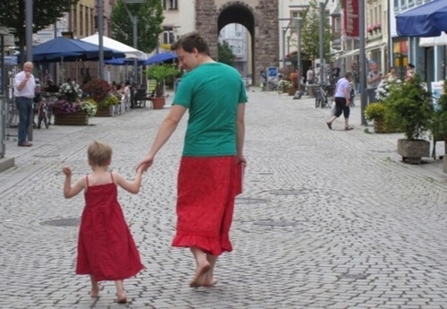 Dad who Wore Skirt for his Skirt Loving Son-15 Awesome Dads Who Are Nailing The Father Thing