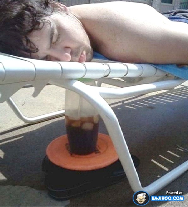 Cool Drink In The Sun-Funniest Pics Of Lazy People