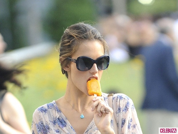 Alessandra Ambrosio-12 Hot Pictures Of Female Celebrities Sucking On A Popsicle