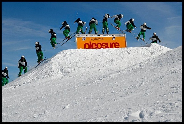 Freestyle Skiing-Crazy Sequential Photography