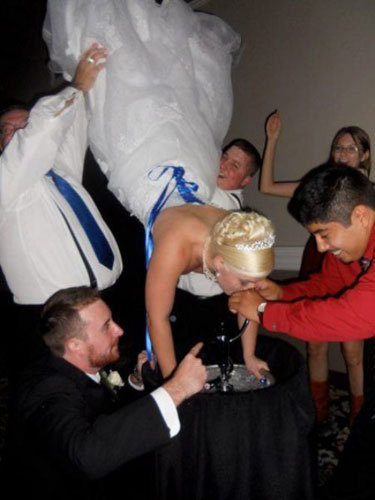 Bride goes upside down-Hilarious Wedding Photos