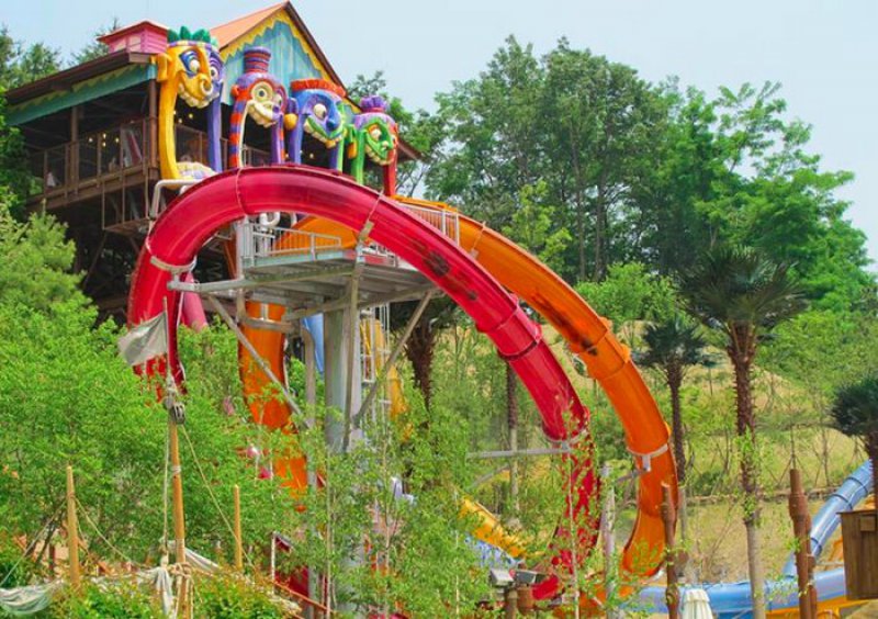 Aqualoop-15 Craziest Water Slides That Will Make You Say WOW!
