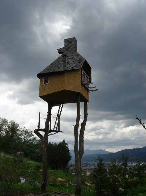 Brick House-Amazing Tree Houses Brick House-Amazing Tree Houses