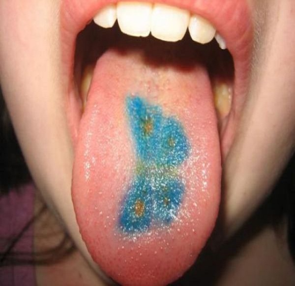 Butterfly tat-Weirdest Tongue Tattoos