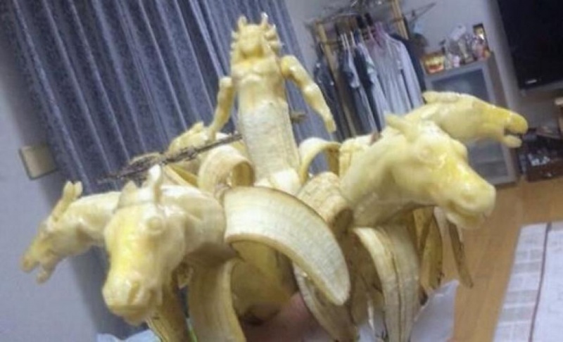 Chariot And Horses-15 Amazing Banana Art You Will Ever See