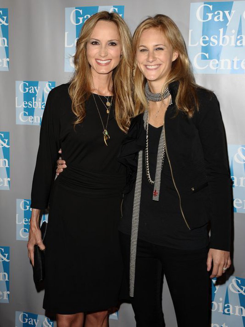 Chely Wright-12 Gay Celebrities Who Married Same Sex Partners