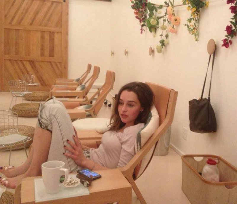 Emilia Clarke Feet And Legs-23 Sexiest Celebrity Legs And Feet