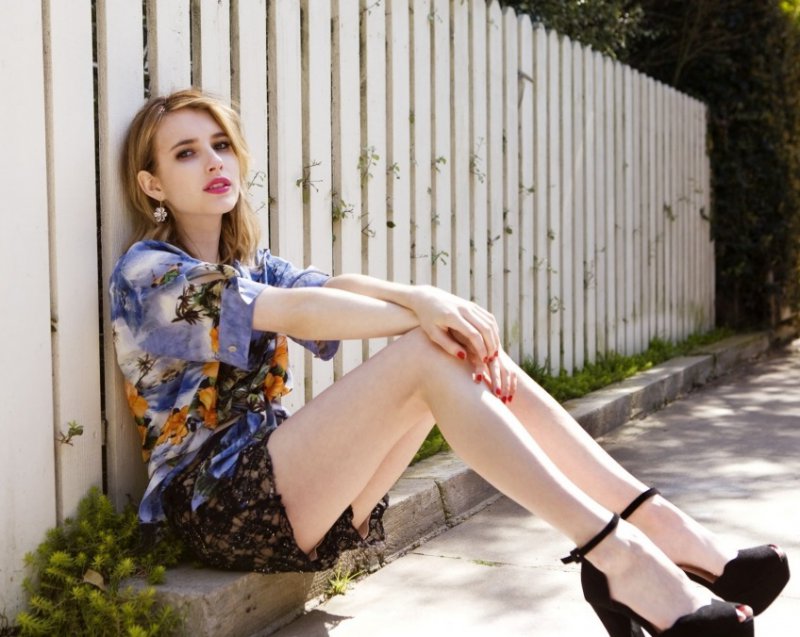 Emma Roberts' Legs and Feet-23 Sexiest Celebrity Legs And Feet