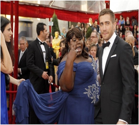 Gabourey Sidibe Photobombs Jake Gyllenhaal at the 2010 Academy Awards-Top Hilarious Celebrity Photobombs