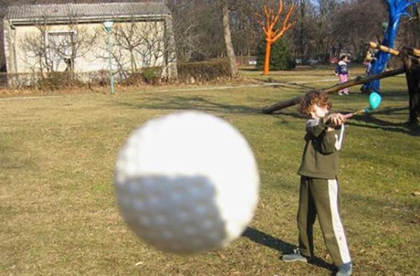 The perfect goal in the hole-Perfectly Timed Mind Blowing Photos