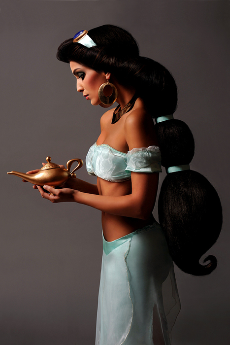 Hot Jasmine costume-15 Best Disney Cosplays You'll Ever See