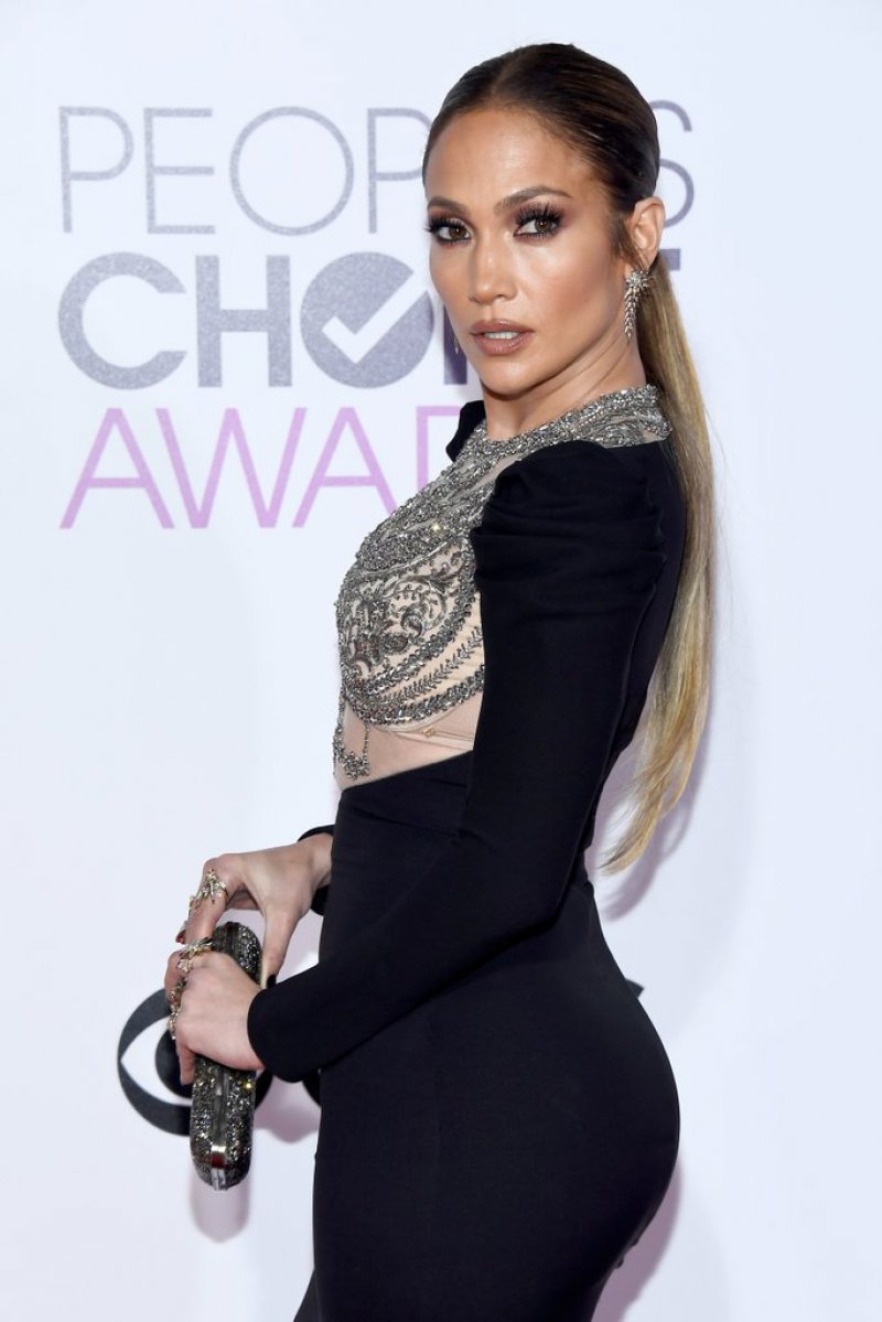 Jennifer Lopez-12 Sexiest Moms In Hollywood 