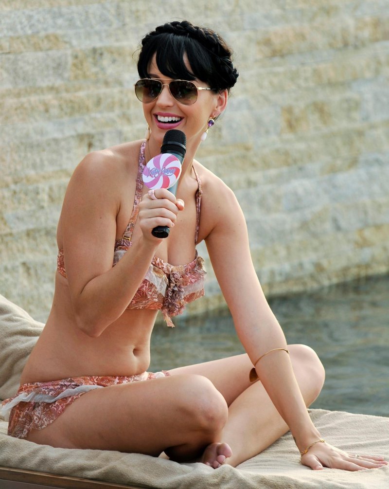 Katy Perry's Legs And Feet-23 Sexiest Celebrity Legs And Feet