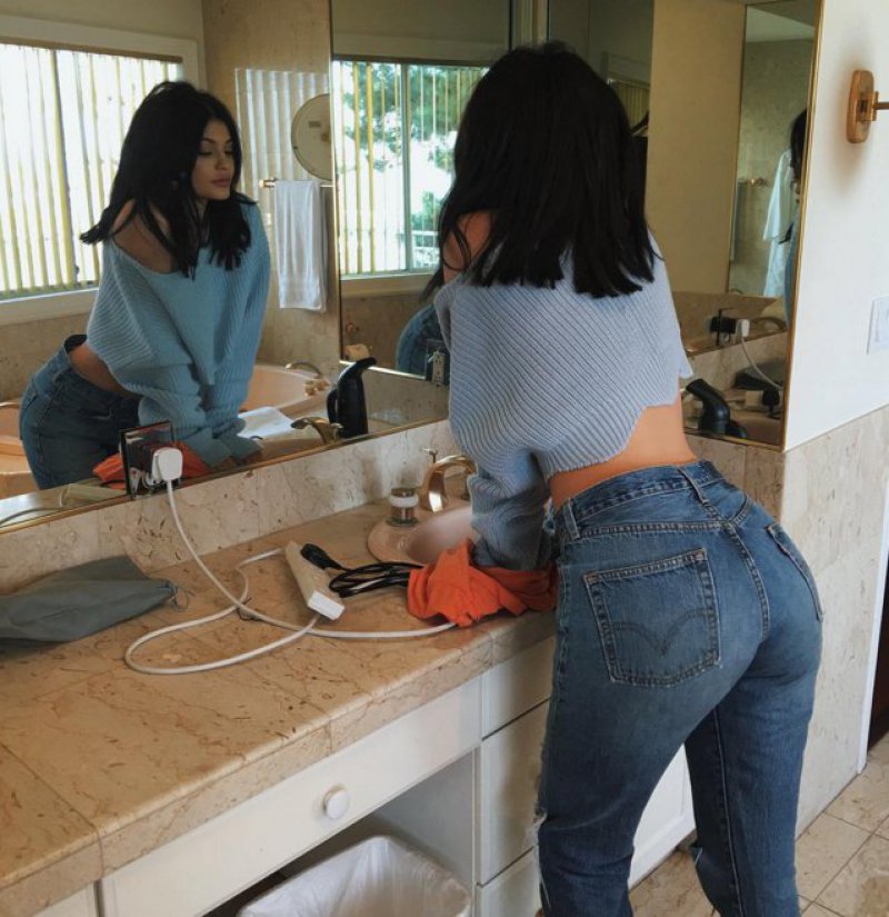 Kylie Jenner-12 Big Booty Celebrities In Hollywood