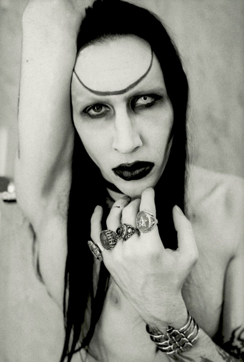 Marilyn Manson-12 Celebrities Who Have Foot Fetish