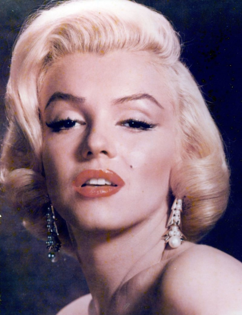 Marilyn Monroe-12 Famous Blondes In Hollywood