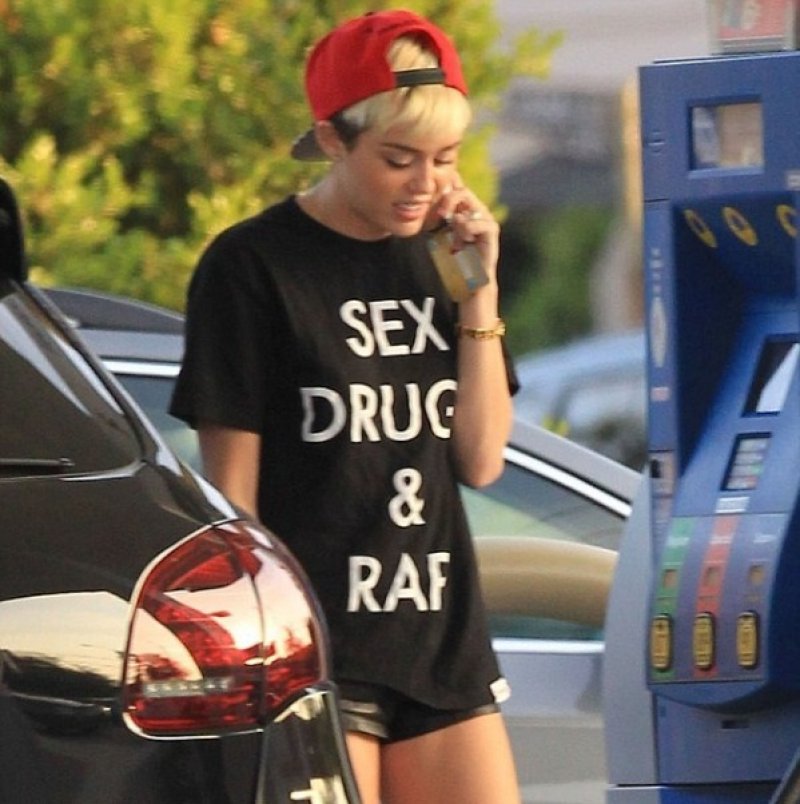 Miley's New Dress Codes: Bad-Girl Tee-15 Images That Show Miley Cyrus Has Become Trashy