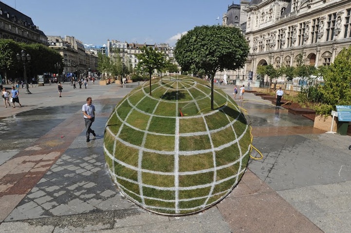 3D Grass Globe at Paris City Hall-15 Best Optical Illusions Of All Time