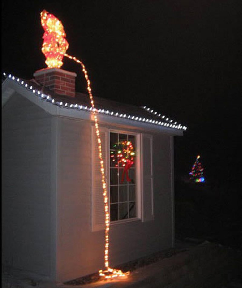 Peeing Santa Lights-12 Worst Christmas Decorations Ever