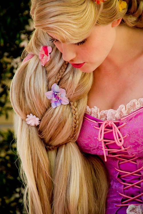 Rapunzel cosplay-15 Best Disney Cosplays You'll Ever See