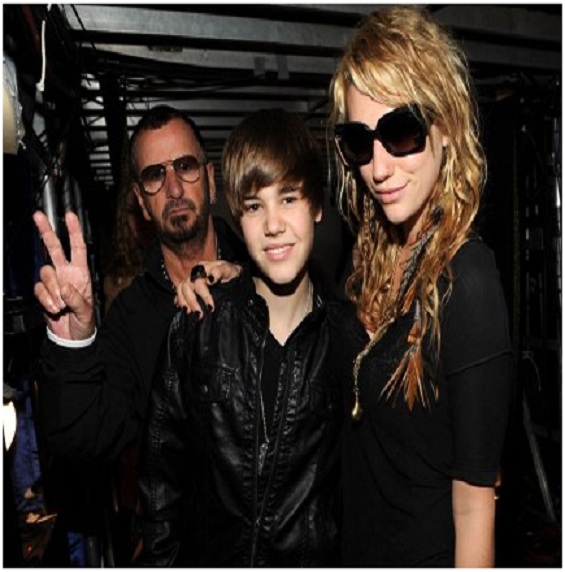Ringo Starr Photobombs Justin Bieber & Ke$ha-Top Hilarious Celebrity Photobombs
