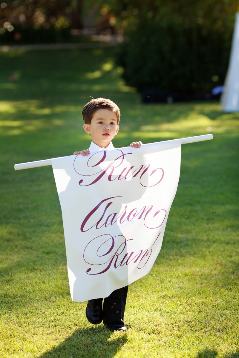 Run While You Still Can-12 Funniest Wedding Signs Ever Seen